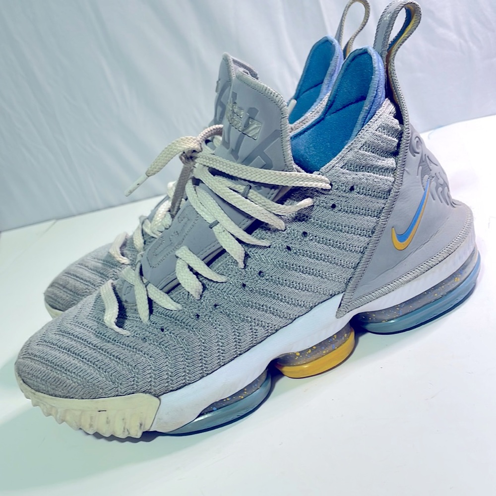 Nike LeBron 16
